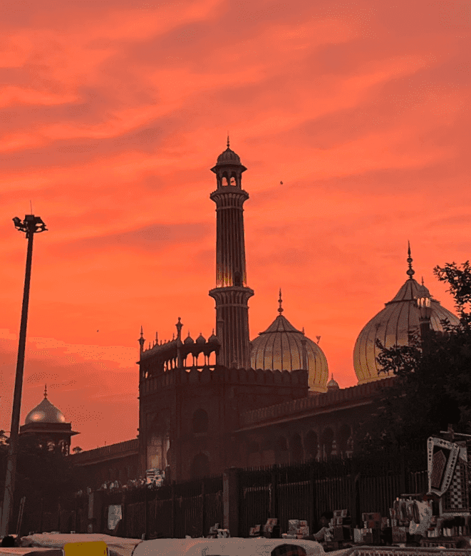 Temples, Bazaars & Food Tasting in Old Delhi with Female Guide